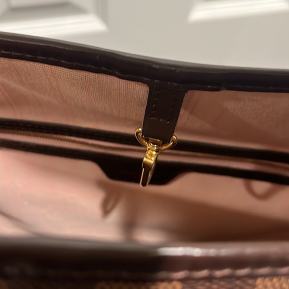 Used Neverfull Louis Vuitton Bag - Picture 12 of 13